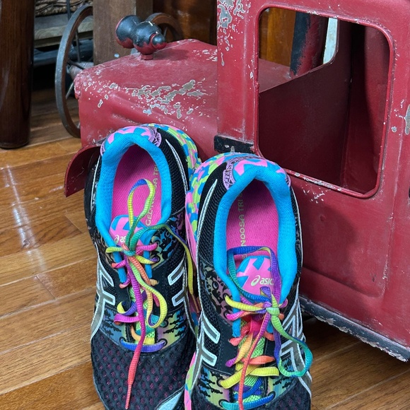 ASICS - Picture 1 of 3